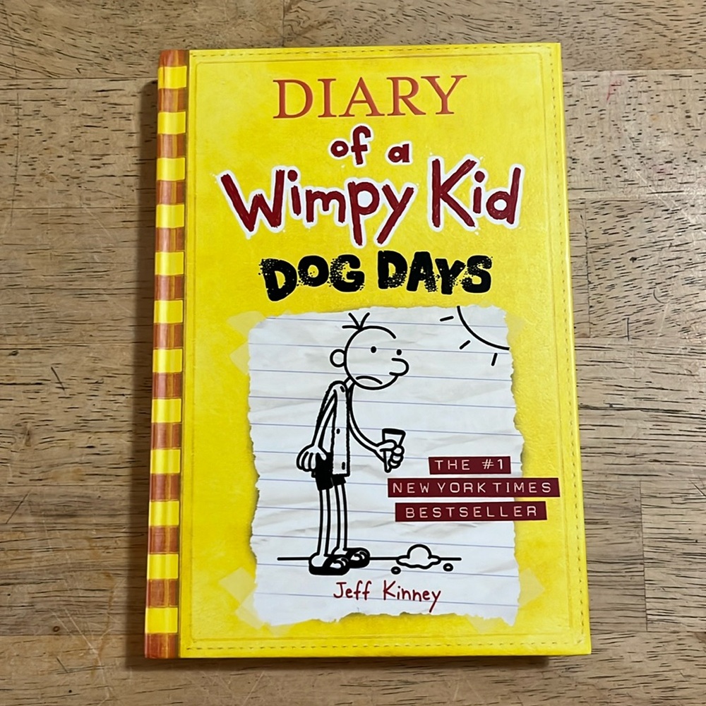 Diary of A Wimpy Kid Jeff Kinney #4 Dog Days